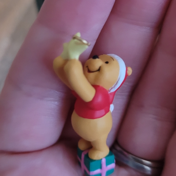 Hallmark 1998 miniature Winnie the Pooh christmas ornaments tree trimmin time - Picture 4 of 6